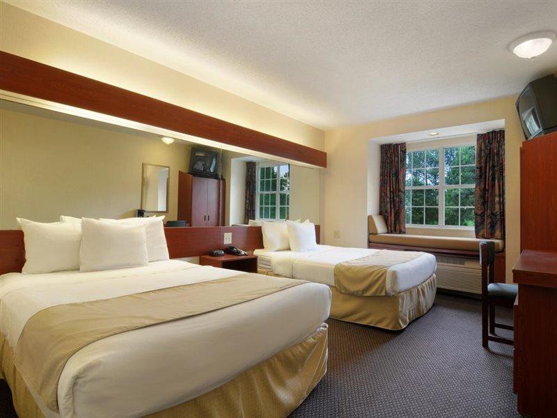 Microtel Inn & Suites By Wyndham Perimeter Center サンディスプリングス エクステリア 写真