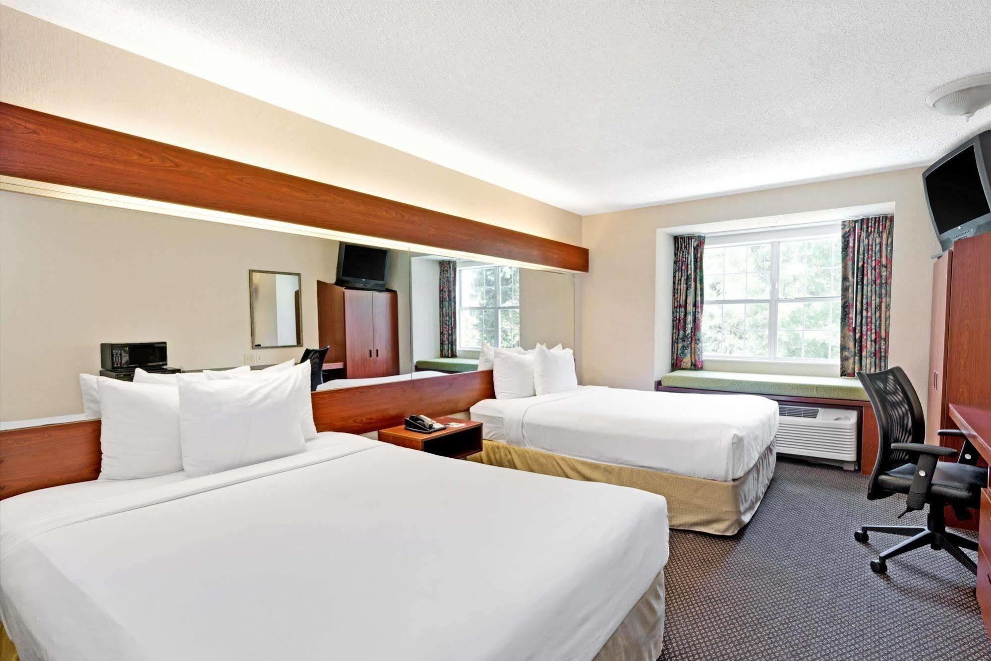 Microtel Inn & Suites By Wyndham Perimeter Center サンディスプリングス エクステリア 写真