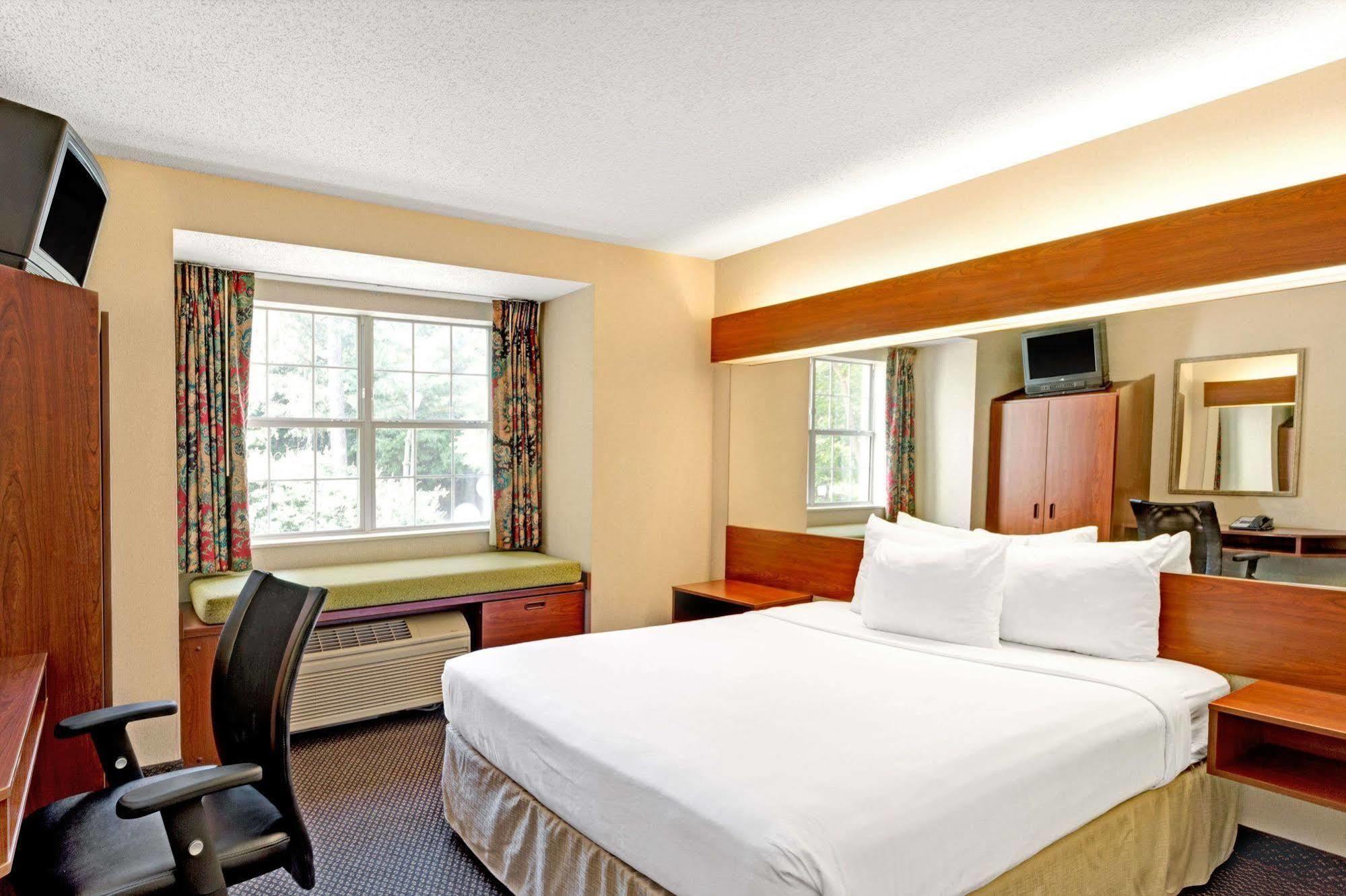 Microtel Inn & Suites By Wyndham Perimeter Center サンディスプリングス エクステリア 写真