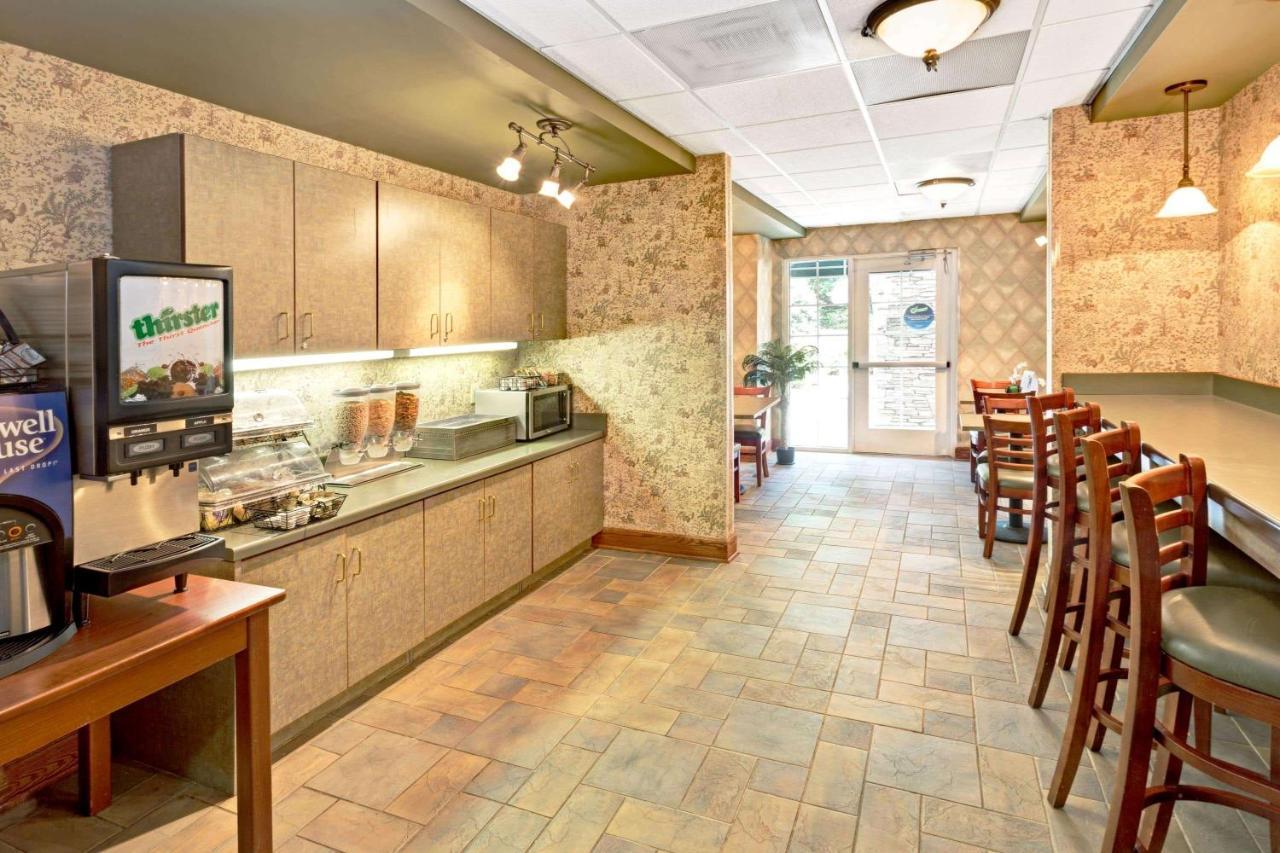Microtel Inn & Suites By Wyndham Perimeter Center サンディスプリングス エクステリア 写真